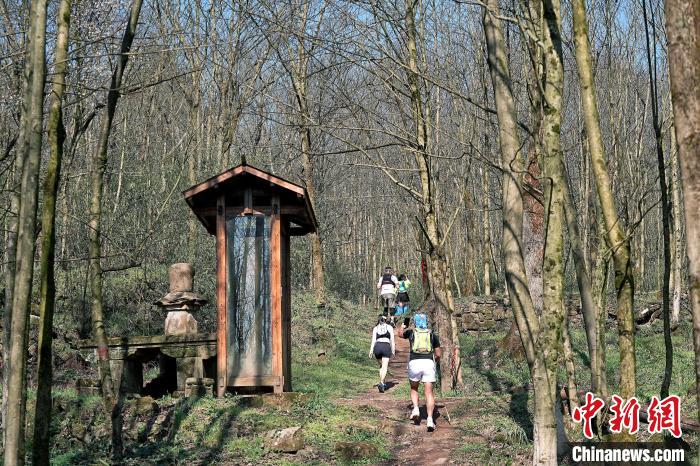 2024年奔跑贵州山地跑系列赛息烽站正式开赛，花