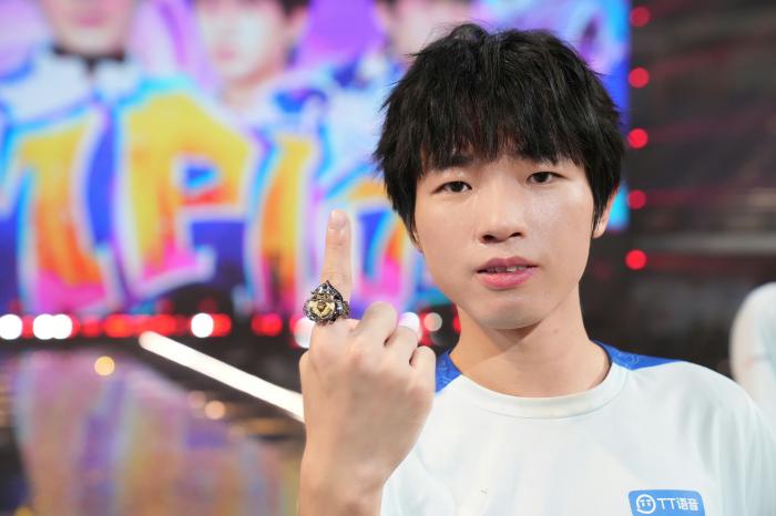 不然：安静生长的冠军打野在世冠路上寻求更强