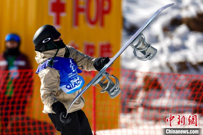 十四冬夺两金：苏翊鸣在单板坡面障碍技巧与大