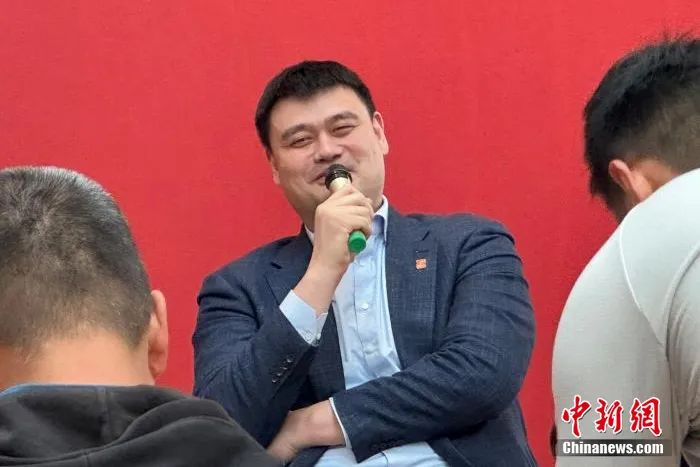 我曾祖父是中国人，我想为中国男篮打球：以赛