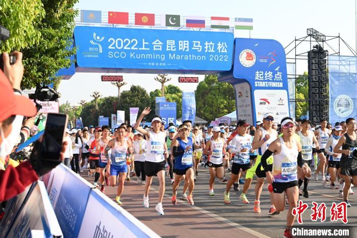 滇池春风拂面，2022上合昆明马拉松万名跑者滇池