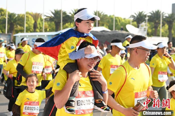 滇池春风拂面，2022上合昆明马拉松万名跑者滇池