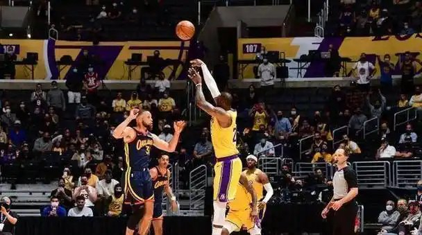 勇士健康管理策略引争议 穆迪膝盖重伤暴露过度