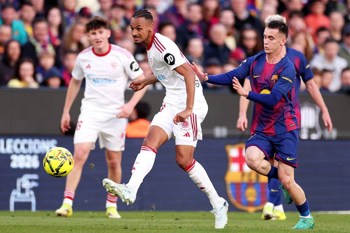 沙特俱乐部关注巴萨中场卡萨多 球员本人却不愿