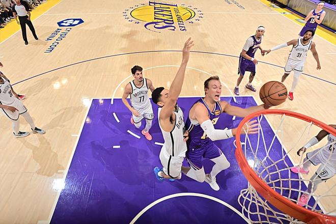 湖人末节发力逆转篮网 肯纳德表现低迷成关键隐