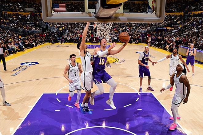 湖人末节发力逆转篮网 肯纳德表现低迷成关键隐