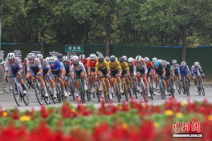 第六赛段新余仙女湖站:澳大利亚凯旋X巴迪瑞车