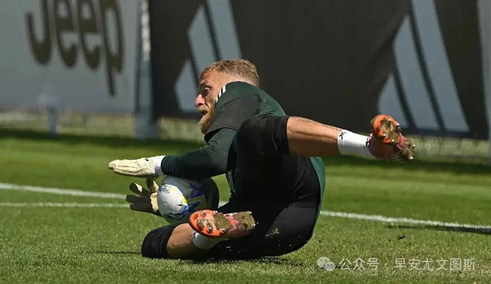 尤文图斯官宣斯帕莱蒂续约至2028年 转会市场瞄准