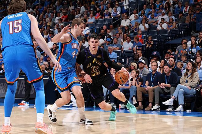 雷霆大胜湖人，拉拉维亚低迷拖累战绩