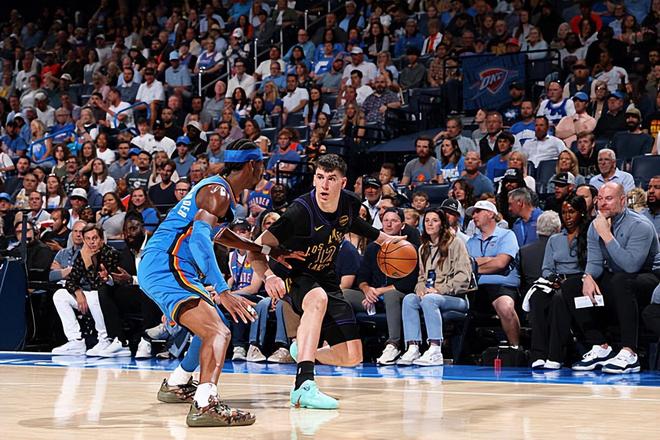 雷霆大胜湖人，拉拉维亚低迷拖累战绩