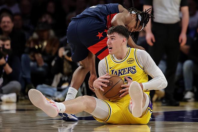 雷霆大胜湖人，拉拉维亚低迷拖累战绩