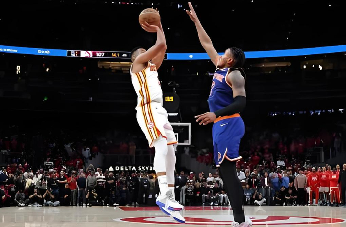 麦科勒姆关键一球助老鹰逆转 系列赛2-1领先尼克